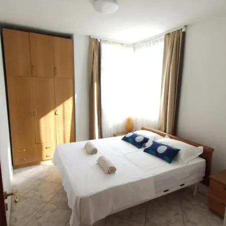 Bros Apartment Durres