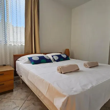 Bros Apartment Durres